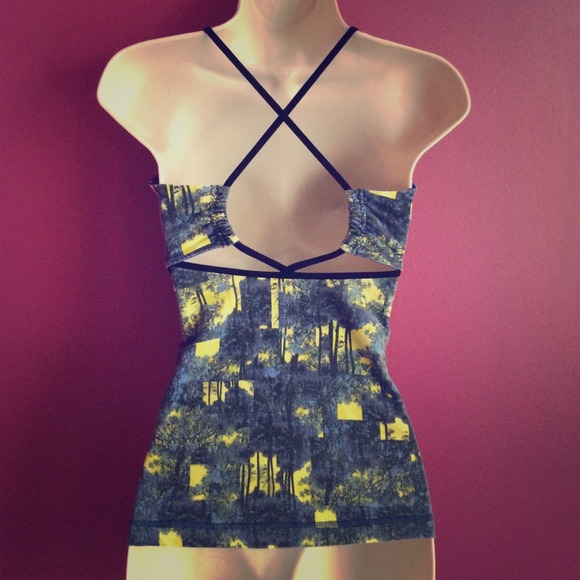 🎉NEW LISTING🎉 YOGA TOP