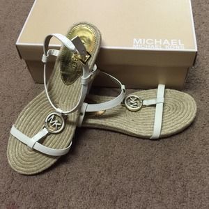 Size 8 White AND gold Michael Kors sandal NWT