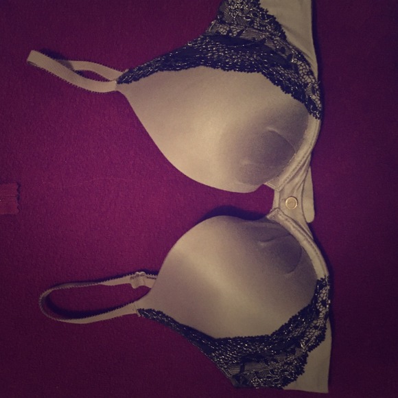 SOLD🚫VS Gray  Fabulous push-up bra in 32C