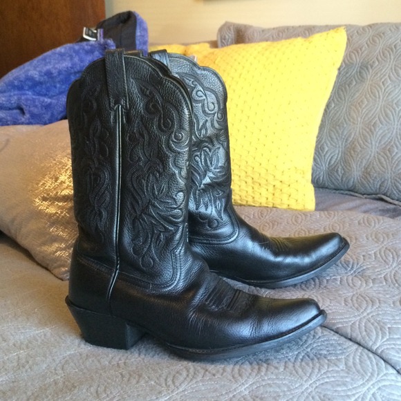 Ariat Boots - Womens Ariat cowboy boots