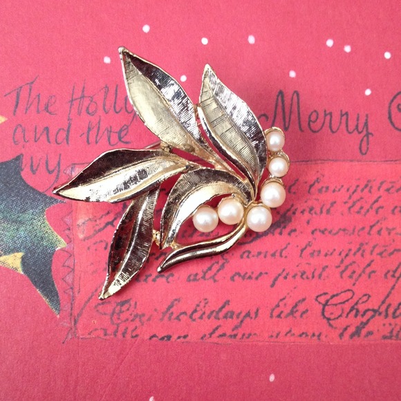 Gold tone pin
