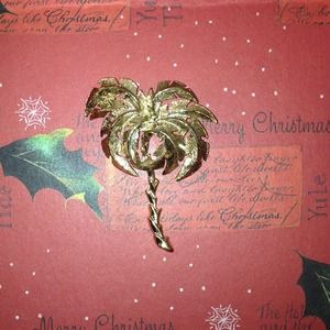 Gold palm tree pin