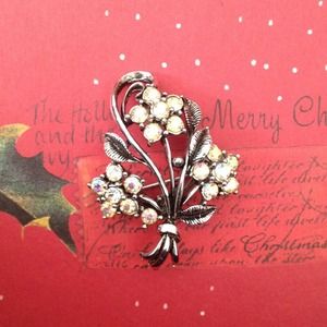 Flower pin