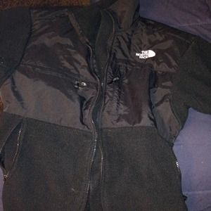 Womans Black Northface-like new