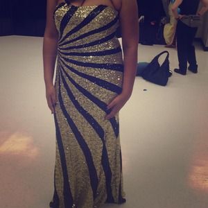 🔥host pick🔥 Black and Gold prom/formal dress