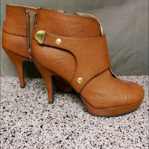 Camel brown boots