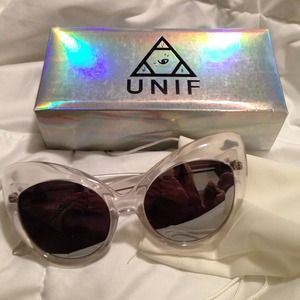 never wore them comes with box and bag