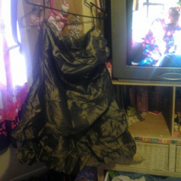 Dress - Picture 1 of 1