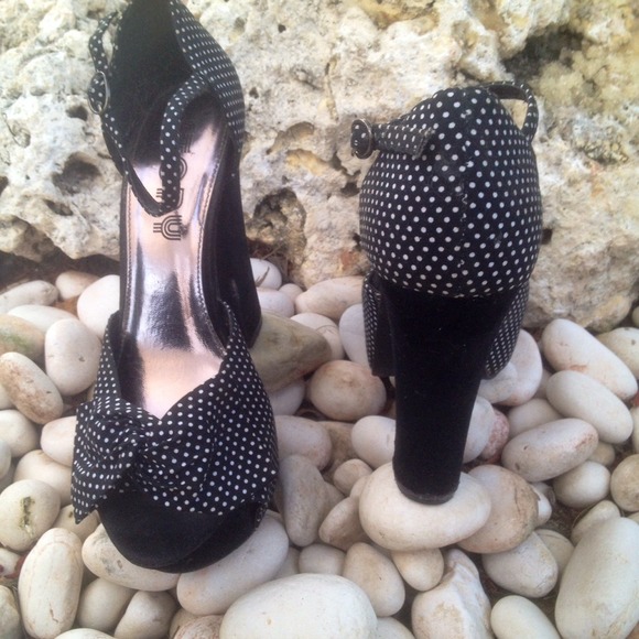 Retro d'Orsay Pump - Picture 2 of 3