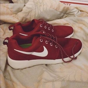 Maroon Nike Roshes