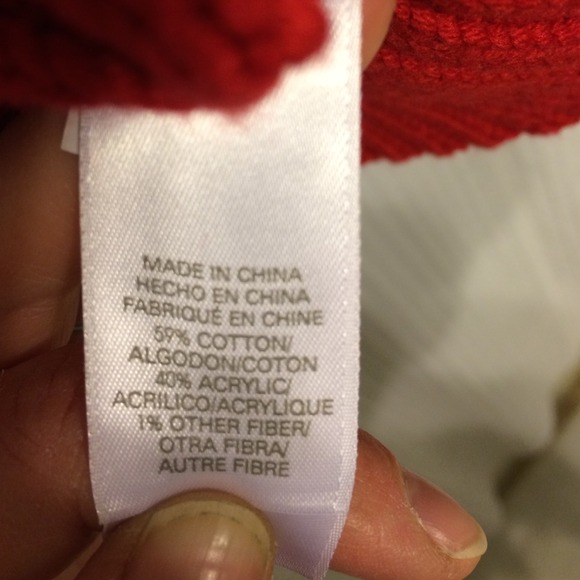 Red sweater - Picture 3 of 3