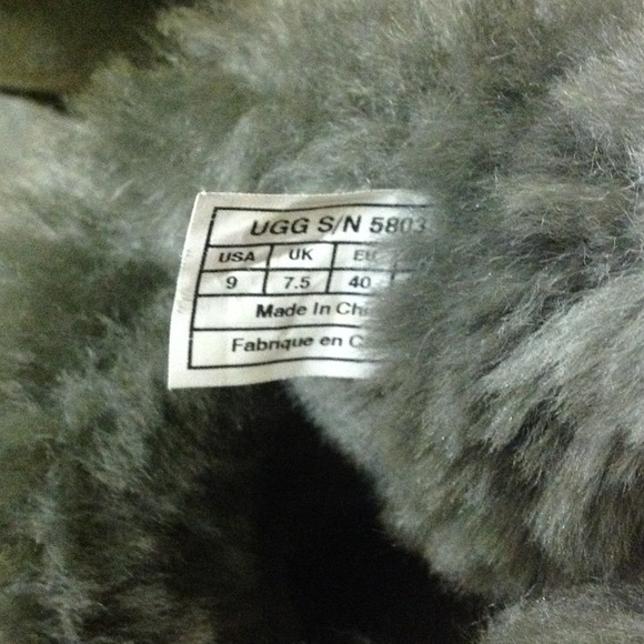 Authentic Bailey button grey uggs! - Picture 3 of 4