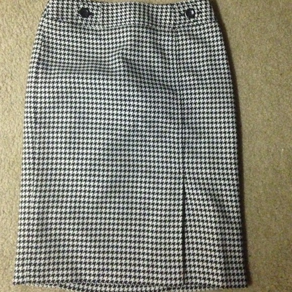 Houndstooth skirt