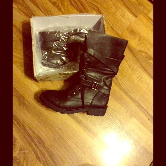 Combat boots