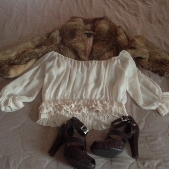 Beautiful off the shoulder ruffled blouse.