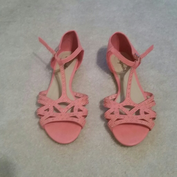 Sandals never been worn - Picture 1 of 1