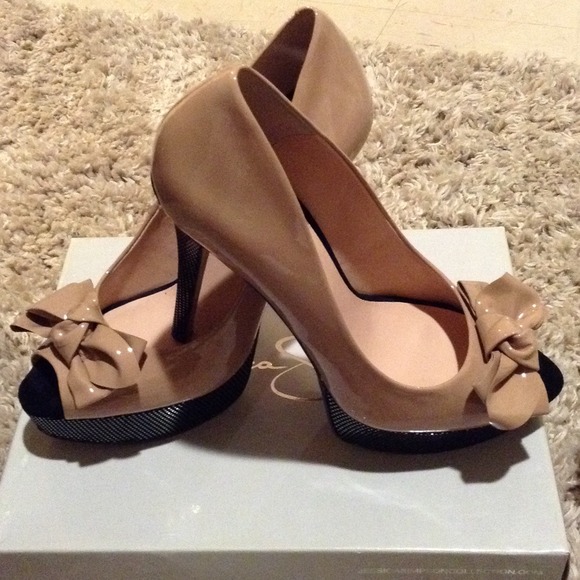 Jessica Simpson patent NUDE heels