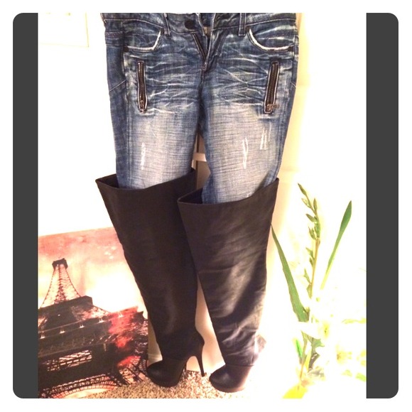 BEBE™ Denim Capris