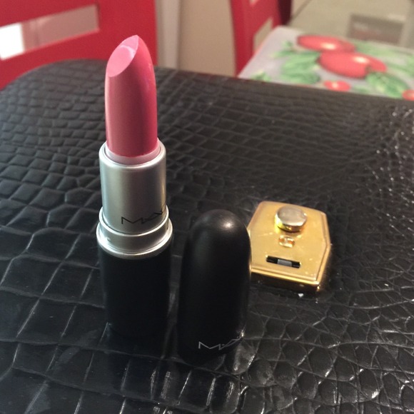 Lipstick foundation nc25 and mascara mc