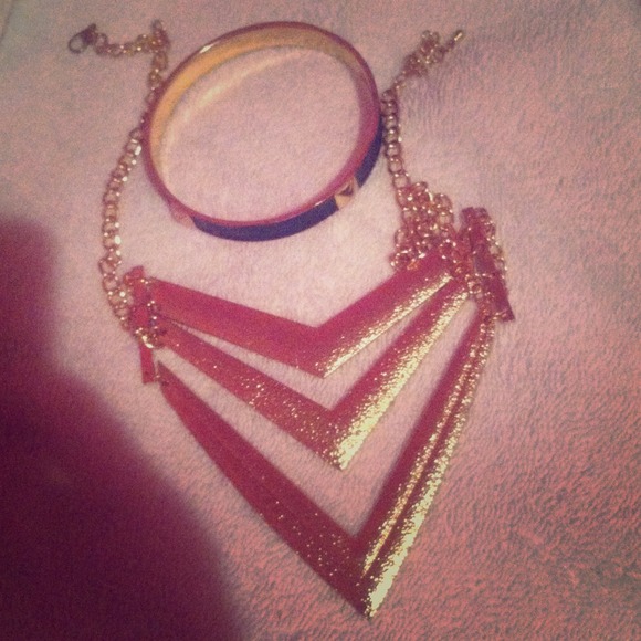 Necklace with bracelet ⭐️