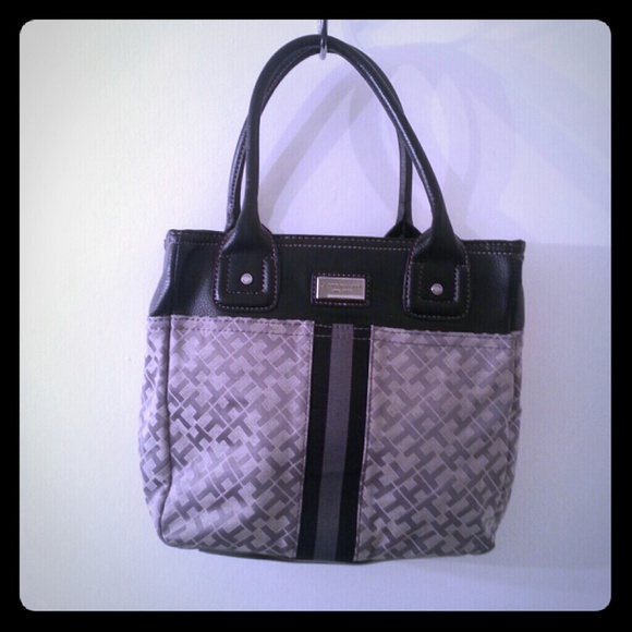 Authentic Tommy Hilfiger handbag.