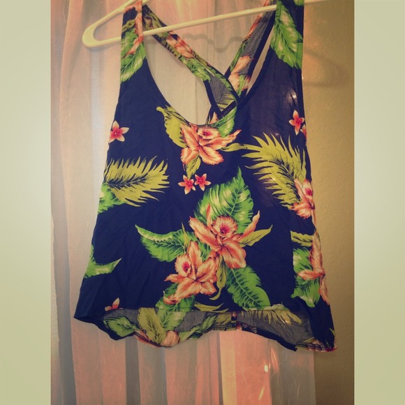 Tillys Hawaiian tank