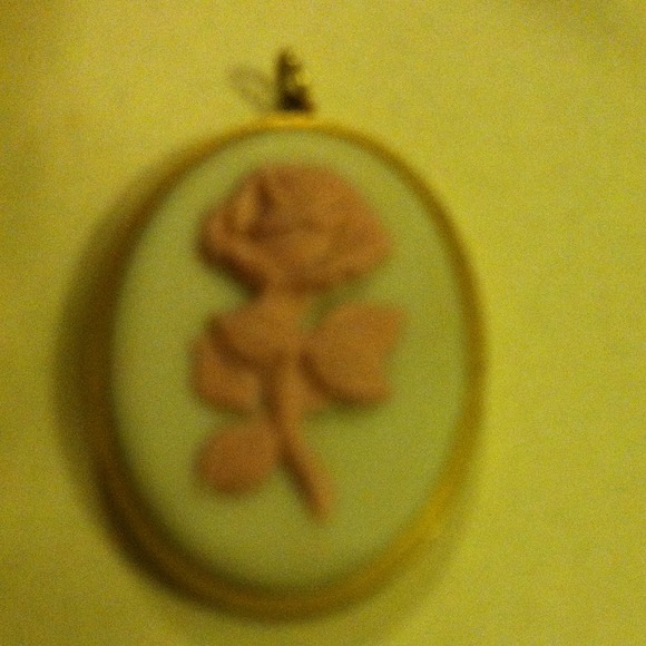 Wedgwood pendent - Picture 4 of 4