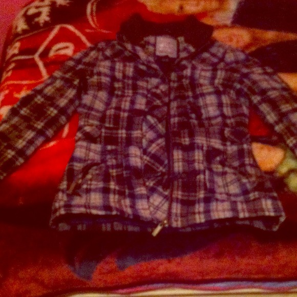 A warm jacket - Picture 1 of 2