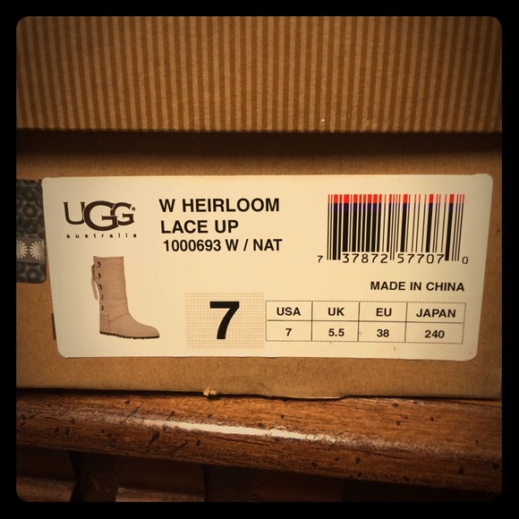size 7 Heirloom Lace up UGG boots. - Picture 1 of 4