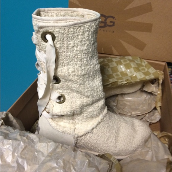 size 7 Heirloom Lace up UGG boots. - Picture 2 of 4