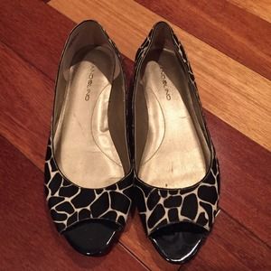 Giraffe patterned flats