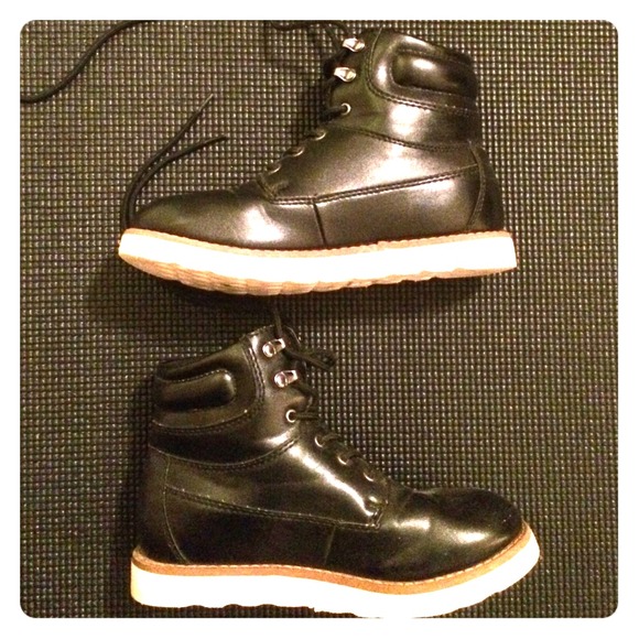 Boys Black Army Desert Hike Boots very cool!