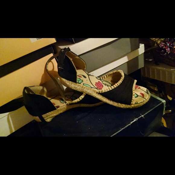 Black sandals