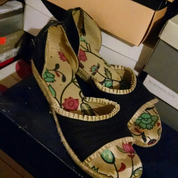 Black sandals - Picture 2 of 2