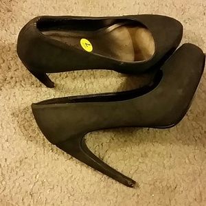 Black suede Heels