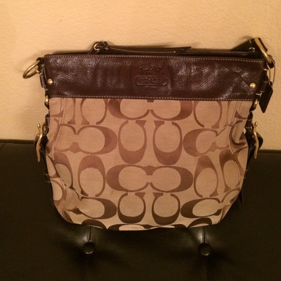 Coach Handbags - Coach Hobo Signature