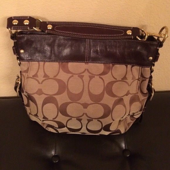 Coach Hobo Signature - Picture 2 of 4