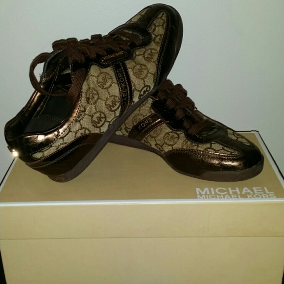 Michael kors sneakers size 7