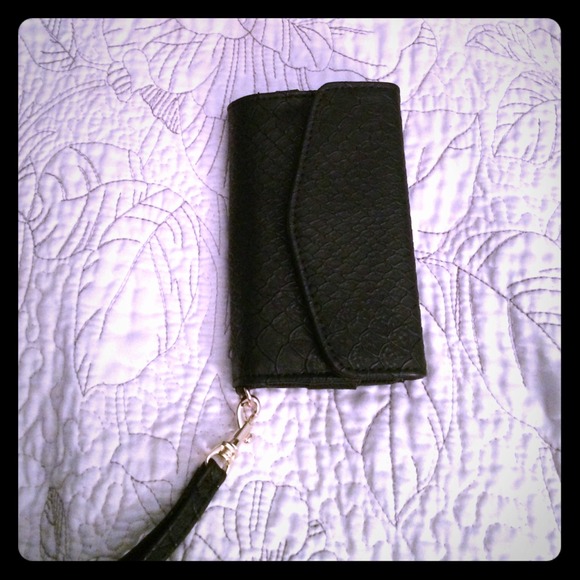 Black I phone 5 wallet