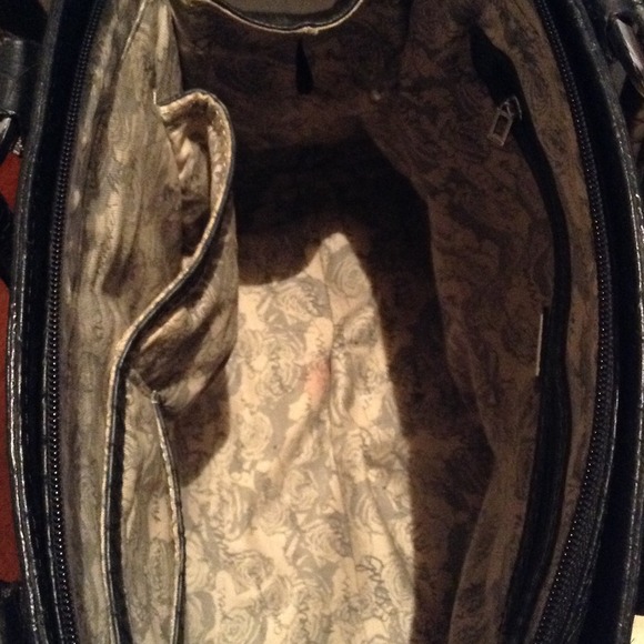 More pictures for the Guess bag