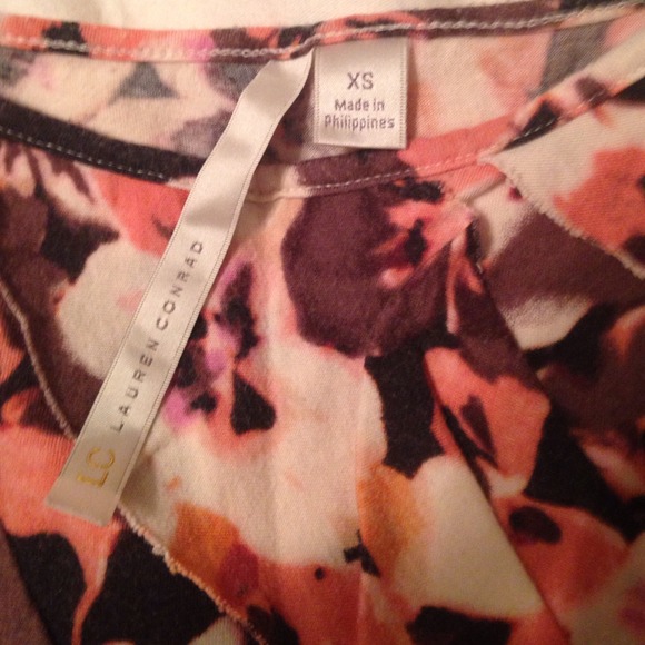 LC Lauren Conrad Ruffle floral top - Picture 2 of 2