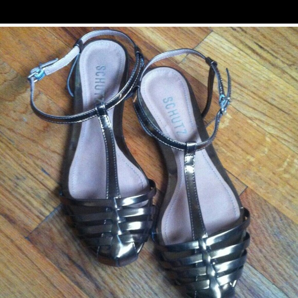 Gold sandals size 6.5 super cute