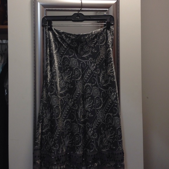 REDUCED!! Whitehouse Blackmarket Silk Skirt