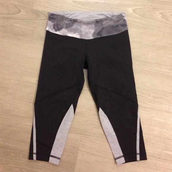 lululemon athletica Pants - Lululemon Black/Grey Run: Inspire Crop