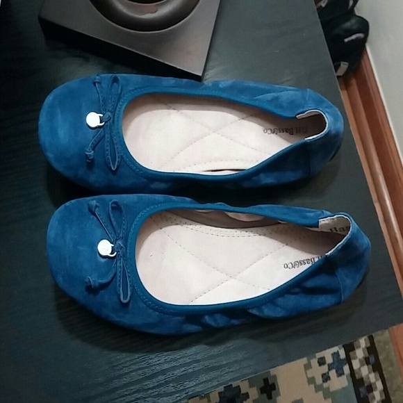B New Bass blue suede flats