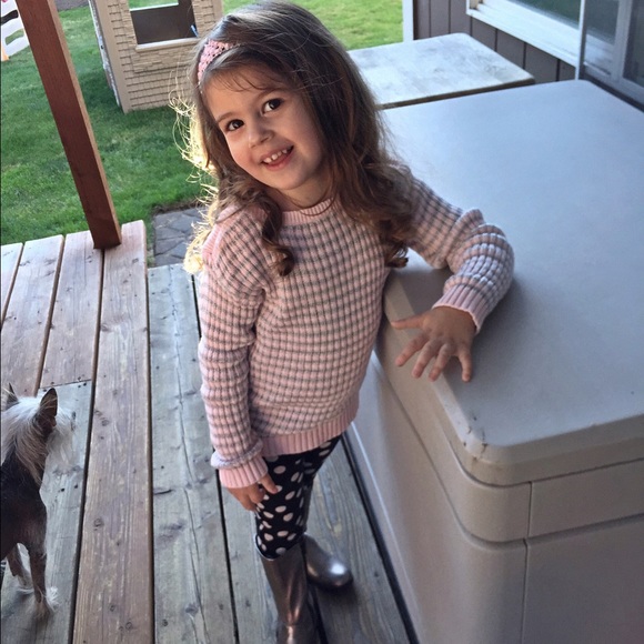 Meet your seller/poshaholic! - Picture 4 of 7