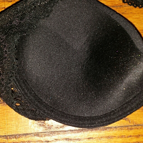 BLACK BRA! - Picture 2 of 2