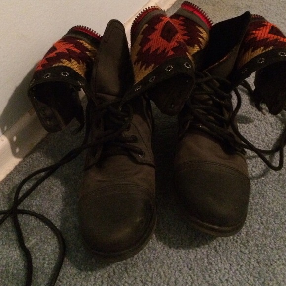 Combat boots