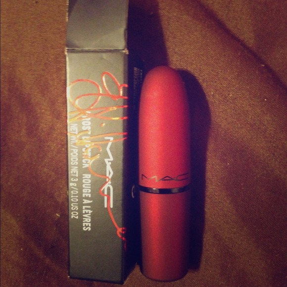 MAC VIVA GLAM RIHANNA 2