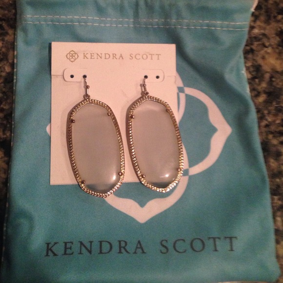 Kendra Scott Danielle Gold earring in Slate